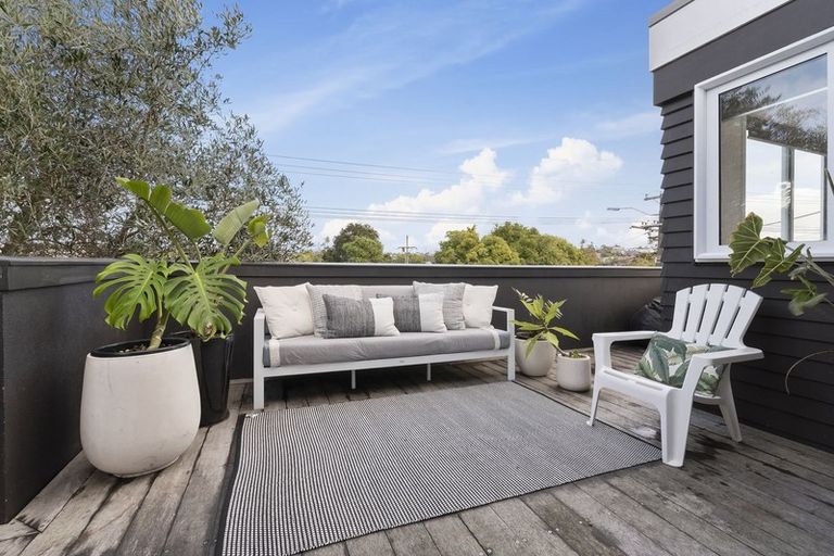 Photo of property in 1/467 Beach Road, Murrays Bay, Auckland, 0630
