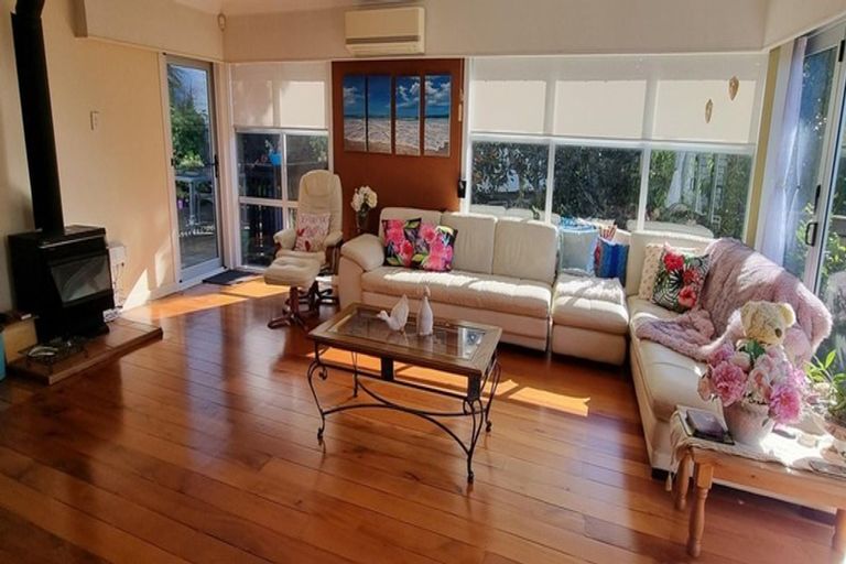 Photo of property in 11 Fenton Terrace, Cockle Bay, Auckland, 2014