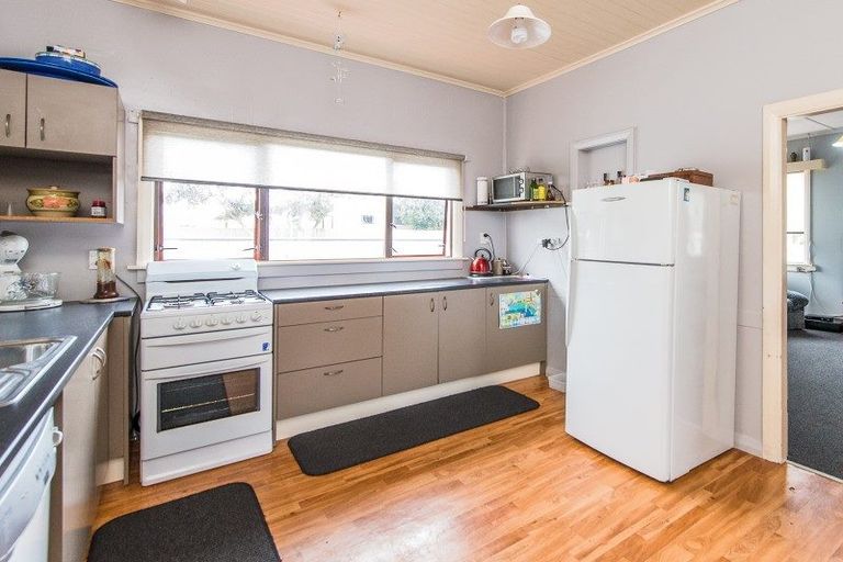 Photo of property in 51 Bamber Street, Castlecliff, Whanganui, 4501