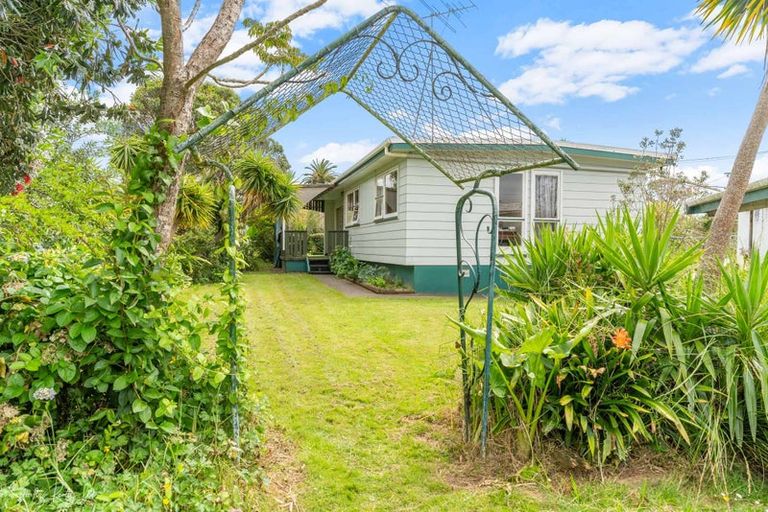 Photo of property in 8 Depot Road, Paparoa, 0571