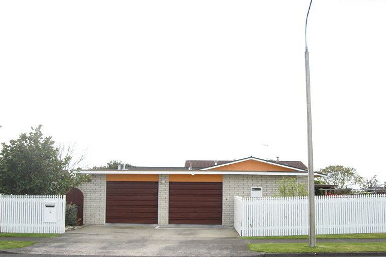 Photo of property in 6 Karina Road, Merrilands, New Plymouth, 4312