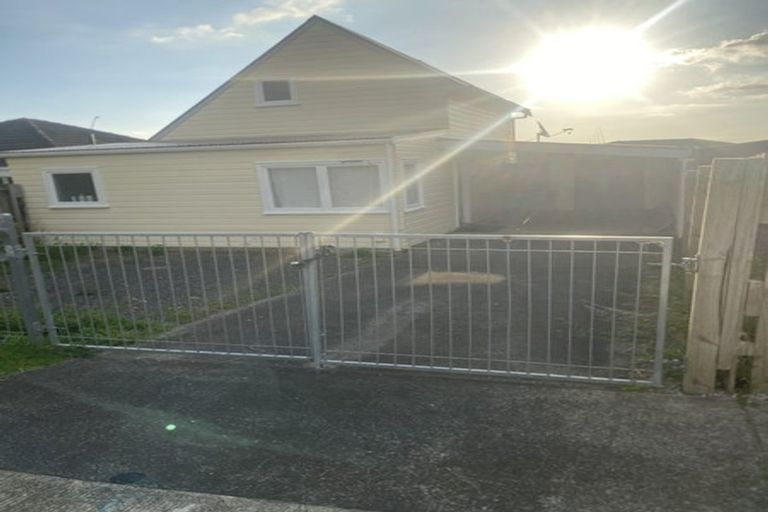 Photo of property in 2/10 Glenora Road, Takanini, 2112