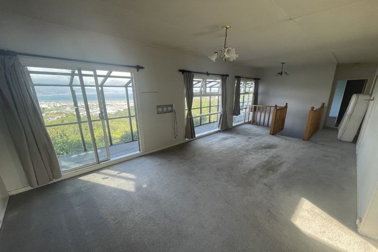 Photo of property in 1/12 Maple Grove, Maungaraki, Lower Hutt, 5010