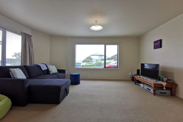 Photo of property in 12 Meadowcroft Grove, Johnsonville, Wellington, 6037