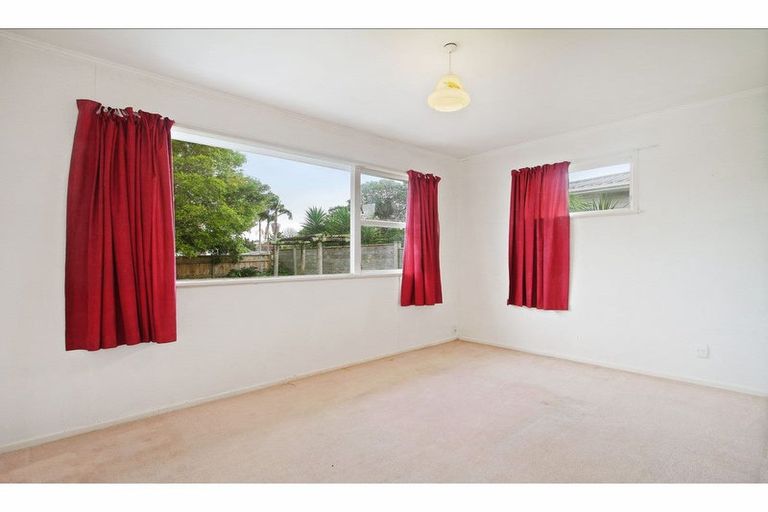 Photo of property in 3 Ngatoa Place, Glenfield, Auckland, 0629
