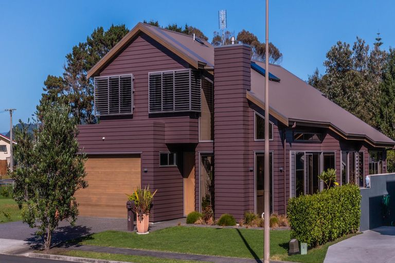 Photo of property in 5 Ian Place, Waihi Beach, 3611