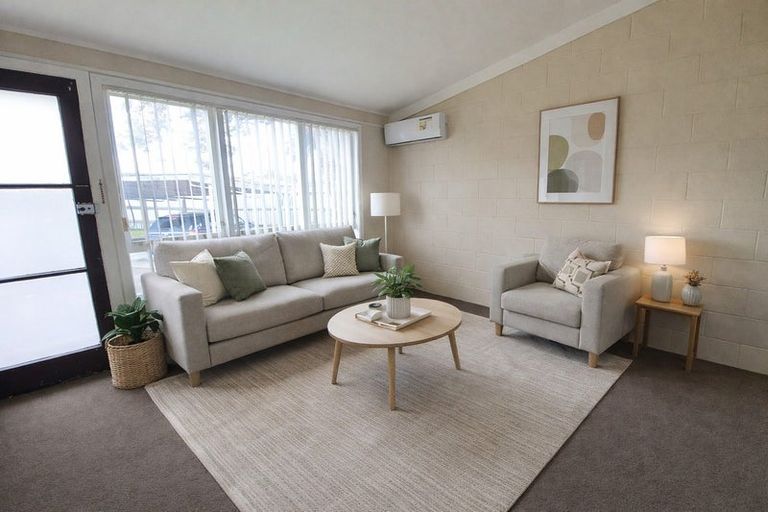 Photo of property in 2/312 Massey Road, Mangere East, Auckland, 2024