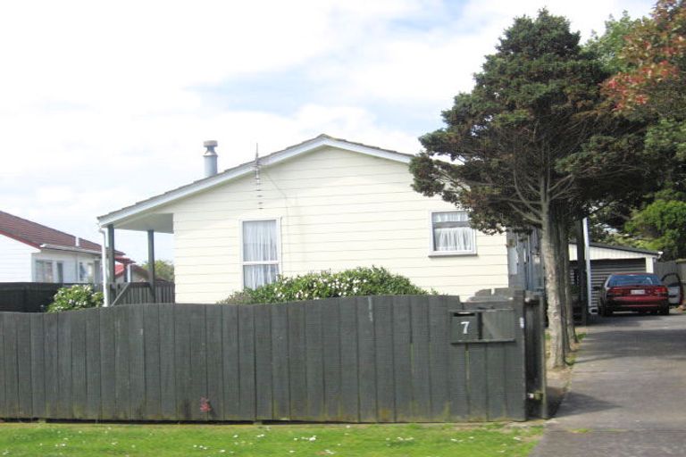 Photo of property in 7 Balwyn Place, Clendon Park, Auckland, 2103