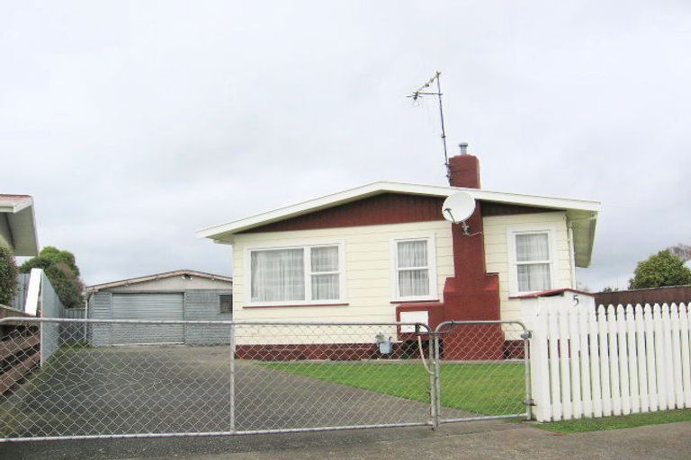Photo of property in 5 Dewe Avenue, Feilding, 4702