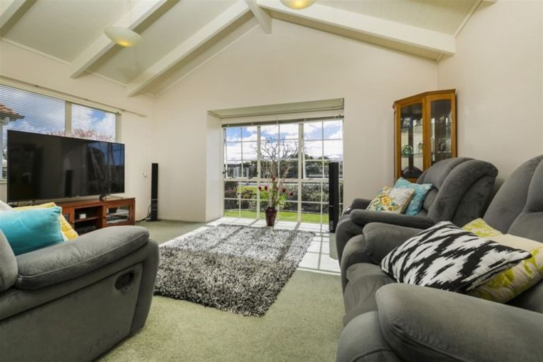 Photo of property in 18 Graven Court, Henderson, Auckland, 0612