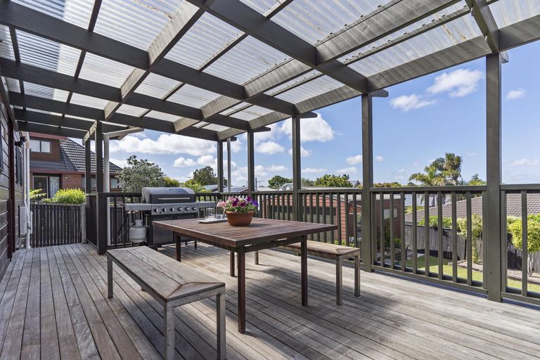 Photo of property in 6 Channing Crescent, Botany Downs, Auckland, 2010