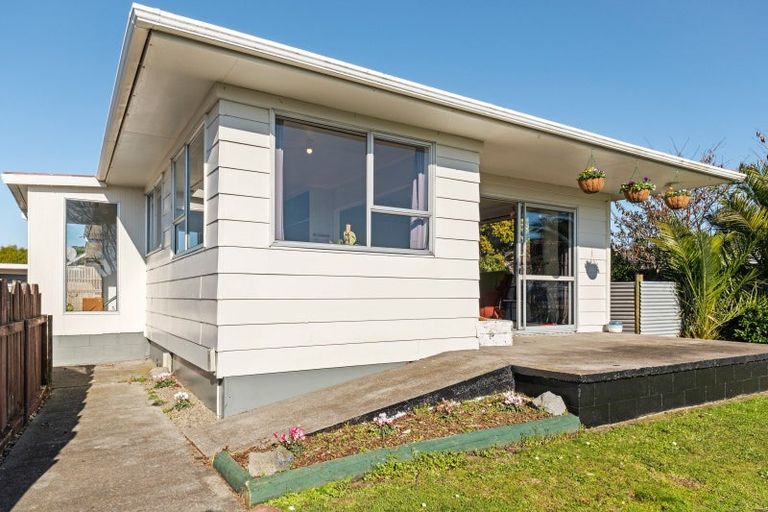 Photo of property in 3 Airedale Place, Waitara, 4320