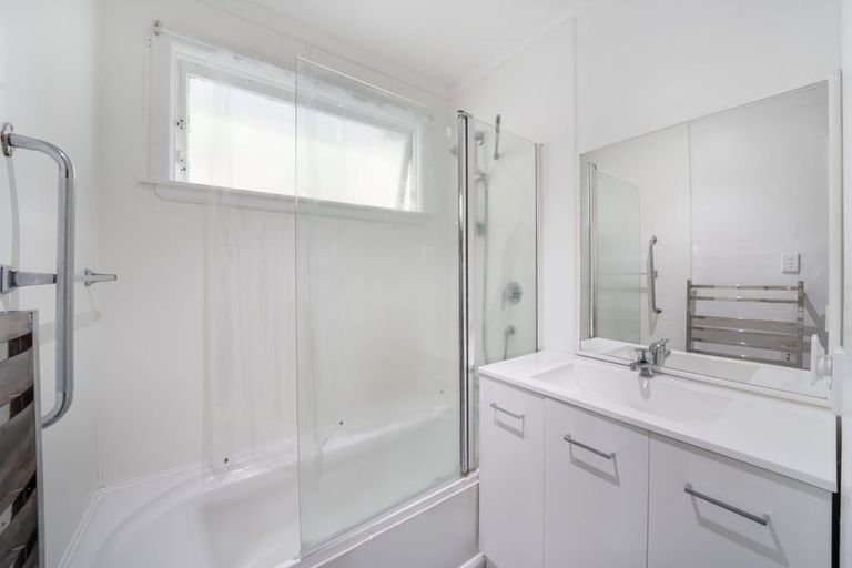 Photo of property in 3 Jonathan Way, Paparangi, Wellington, 6037