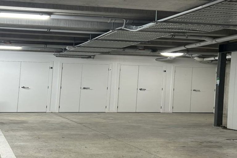 Photo of property in 1/4045f Great North Road, Glen Eden, Auckland, 0602