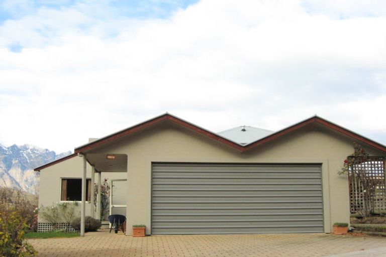 Photo of property in 70 Hensman Road, Queenstown, 9300