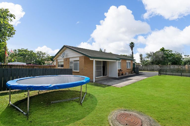 Photo of property in 11a Bill Phillip Place, Clendon Park, Auckland, 2103