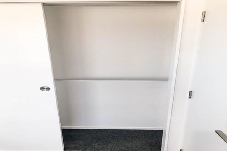 Photo of property in 4337a Great North Road, Glendene, Auckland, 0602