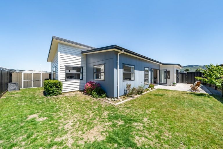 Photo of property in 17 Buddle Road, Wallaceville, Upper Hutt, 5018