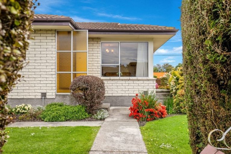 Photo of property in 2a Mallett Place, Halswell, Christchurch, 8025