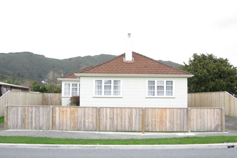 Photo of property in 22 Hewer Crescent, Naenae, Lower Hutt, 5011