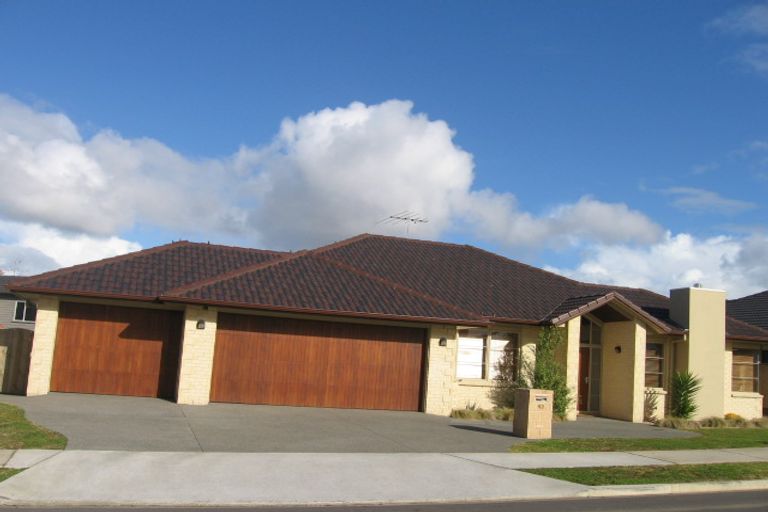 Photo of property in 43 Speyside Crescent, Flat Bush, Auckland, 2016