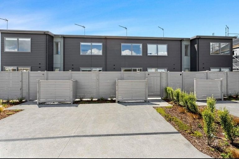 Photo of property in 5 Park Green Avenue, Rosehill, Papakura, 2113