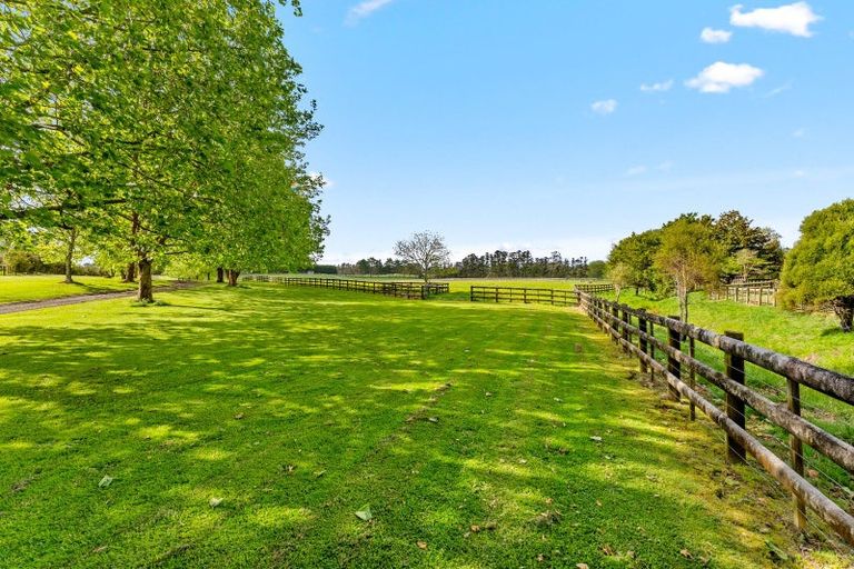 Photo of property in 42 Dysart Lane, Kumeu, 0891