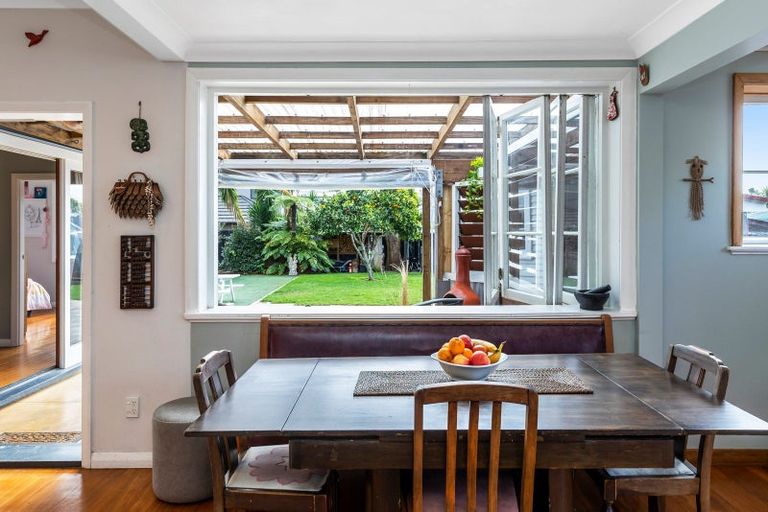 Photo of property in 41 Humariri Street, Point Chevalier, Auckland, 1022
