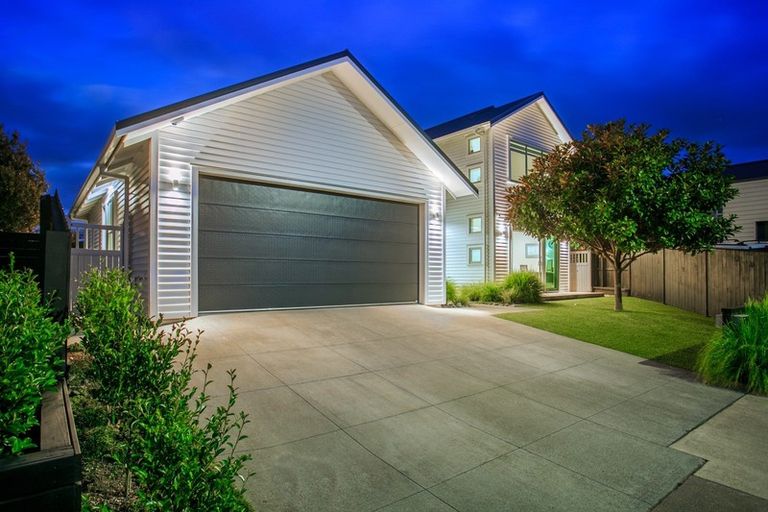 Photo of property in 17 Waiarohia Place, Hobsonville, Auckland, 0616