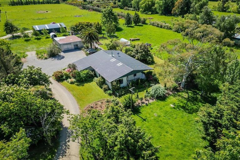 Photo of property in 72 Timaru Road, Waimate, 7924