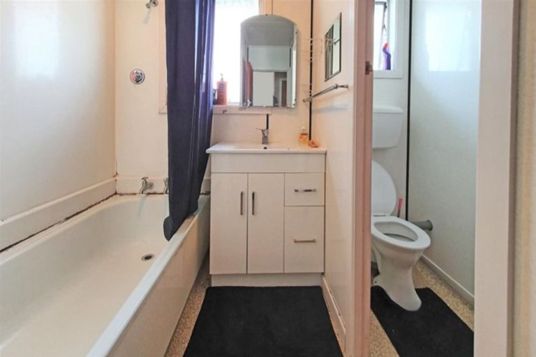 Photo of property in 76b Eliot Street, New Plymouth, 4310