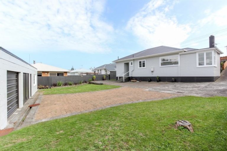 Photo of property in 27 Birdwood Avenue, Moturoa, New Plymouth, 4310