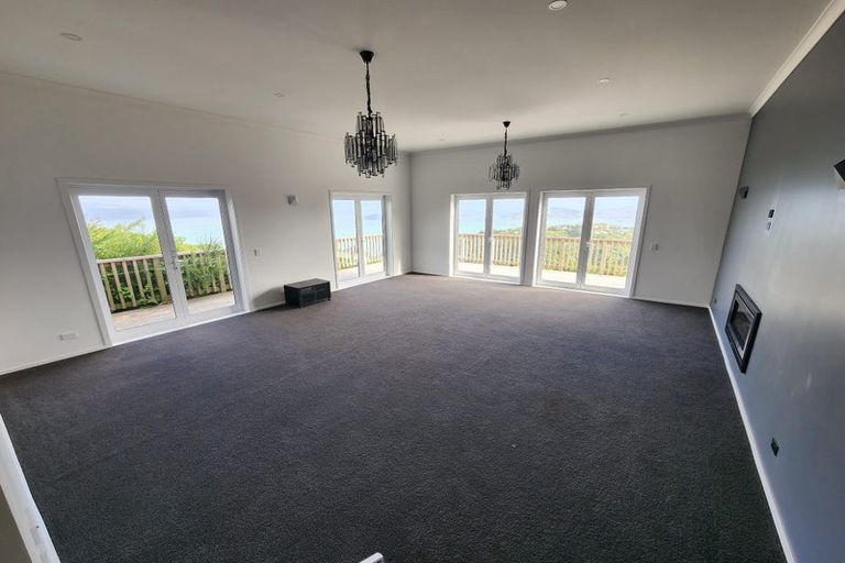 Photo of property in 14 Cessna Way, Newlands, Wellington, 6037
