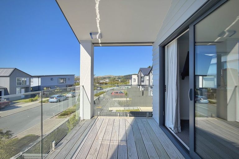 Photo of property in 21 Koreke Close, Kenepuru, Porirua, 5022