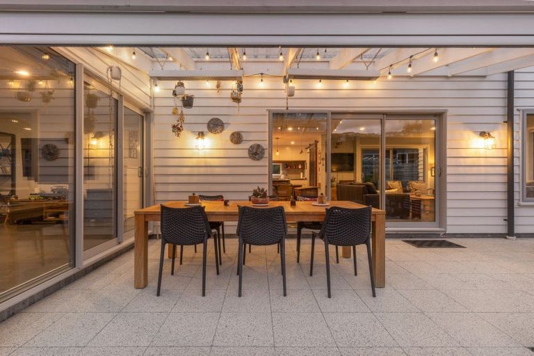 Photo of property in 40 Banks Boulevard, Whitby, Porirua, 5024