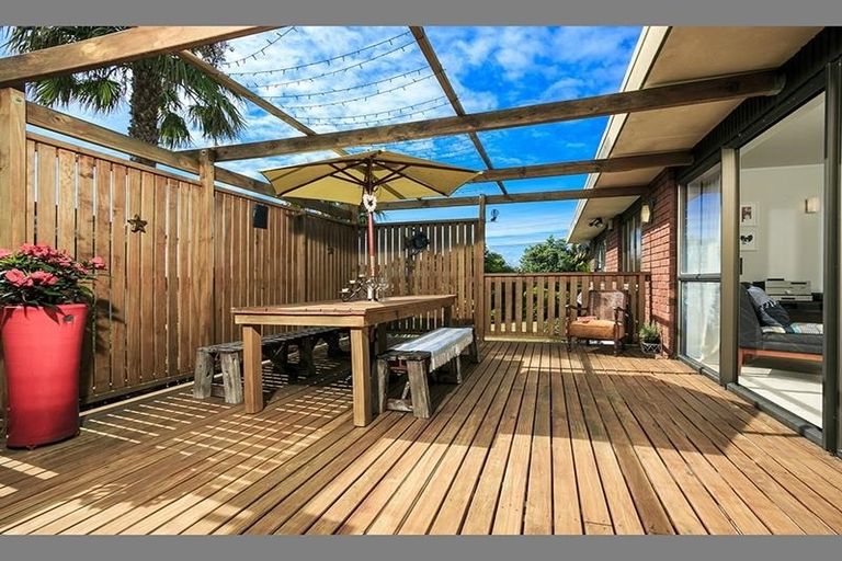 Photo of property in 1/16 Toroa Street, Torbay, Auckland, 0630
