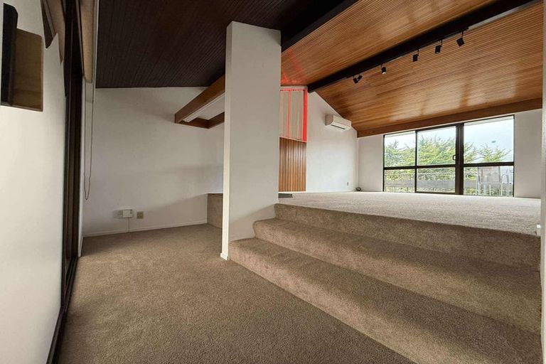 Photo of property in 27 Rembrandt Avenue, Tawa, Wellington, 5028