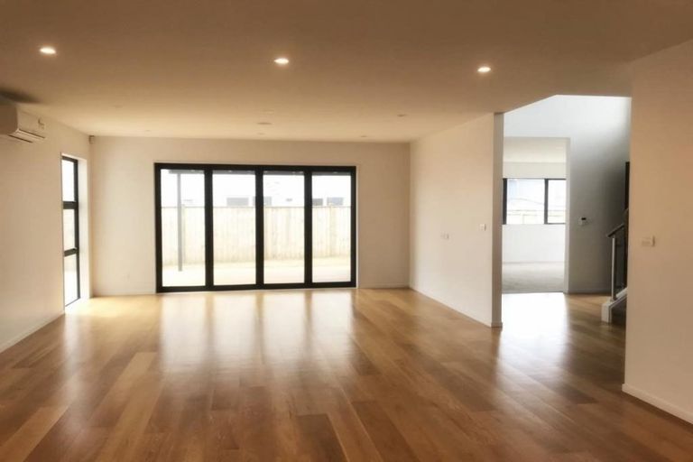 Photo of property in 18 Spyglass Street, Red Beach, 0932