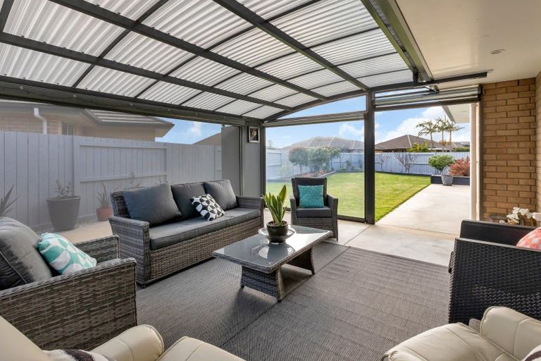 Photo of property in 6 Kamahi Place, One Tree Point, 0118