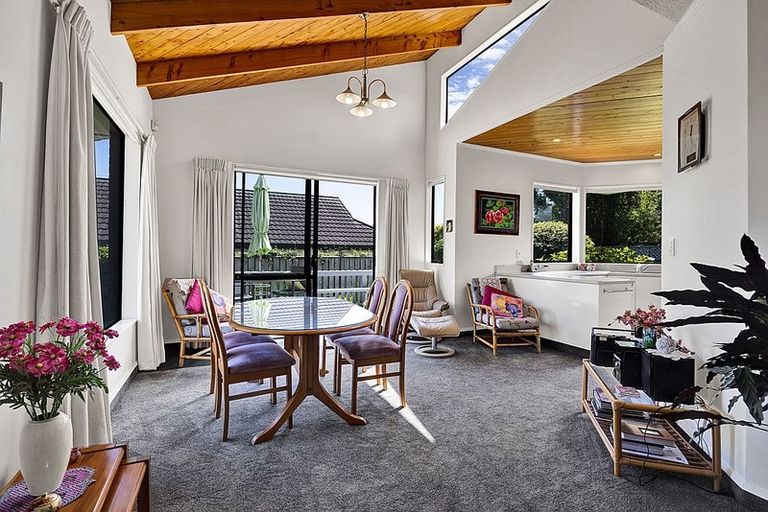 Photo of property in 23 Veale Road, Frankleigh Park, New Plymouth, 4310