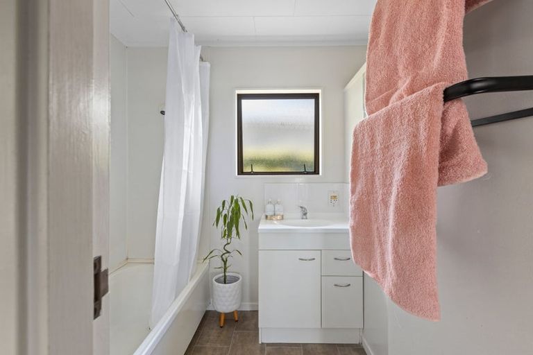 Photo of property in 5/254 Glenvar Road, Torbay, Auckland, 0630