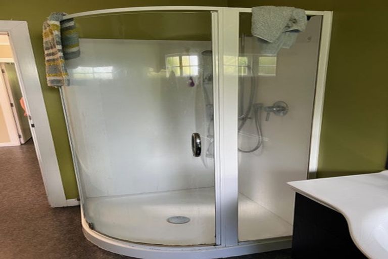 Photo of property in 135 Kelburn Parade, Kelburn, Wellington, 6012