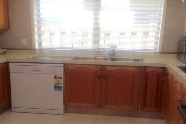 Photo of property in 1/4 Shakespeare Road, Milford, Auckland, 0620