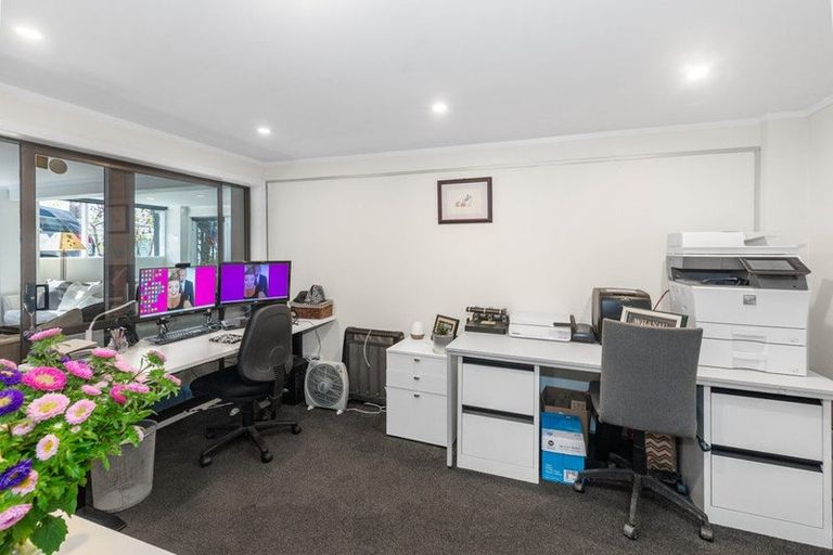 Photo of property in 107 Tiroroa Avenue, Te Atatu South, Auckland, 0610