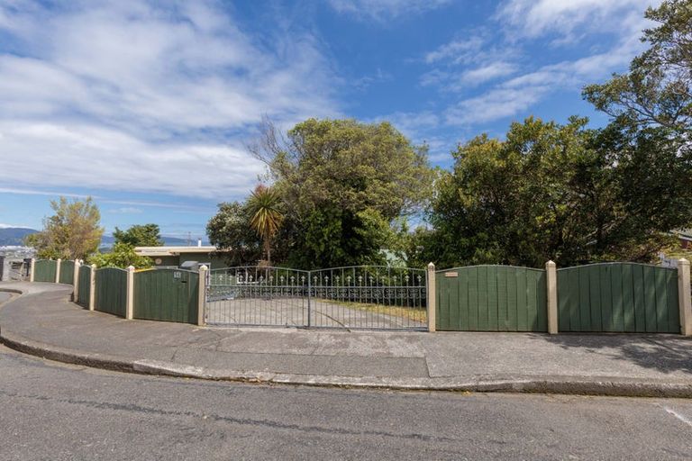 Photo of property in 16 City View Grove, Harbour View, Lower Hutt, 5010