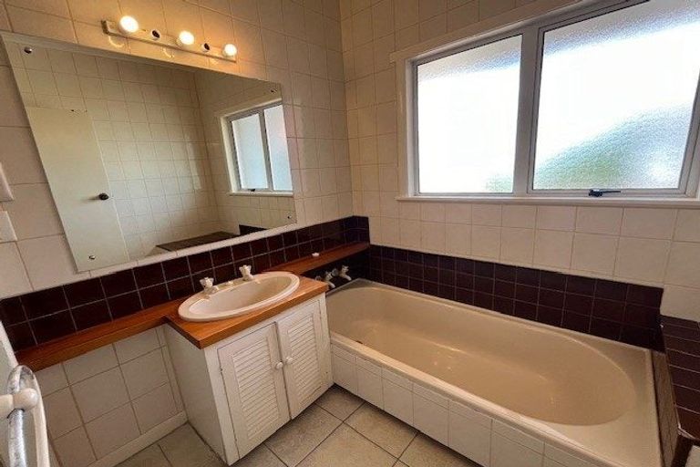 Photo of property in 53 Granger Road, Cockle Bay, Auckland, 2014