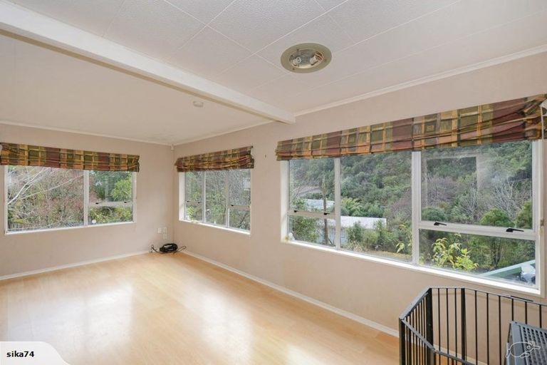 Photo of property in 76 Elmslie Road, Pinehaven, Upper Hutt, 5019