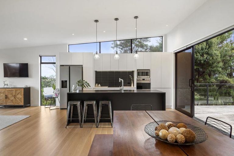 Photo of property in 17 Chatham Avenue, Paremoremo, Auckland, 0632