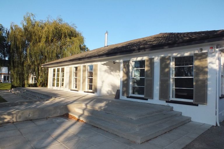 Photo of property in 98 Kahu Road, Fendalton, Christchurch, 8041