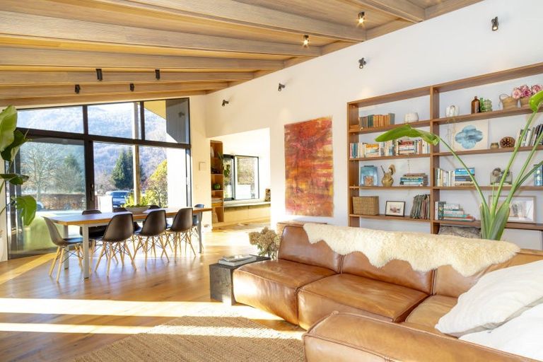 Photo of property in 10 Preston Drive, Arrowtown, 9302